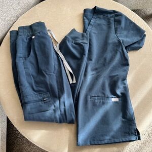 Figs Deep Blue Jogger Scrub Set (PETITE pants)